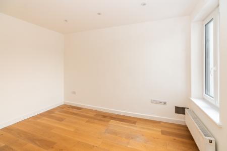 5 bedroom Semi-detached house for sale in Princess Avenue, Watford, WD18