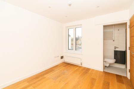 5 bedroom Semi-detached house for sale in Princess Avenue, Watford, WD18