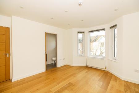 5 bedroom Semi-detached house for sale in Princess Avenue, Watford, WD18