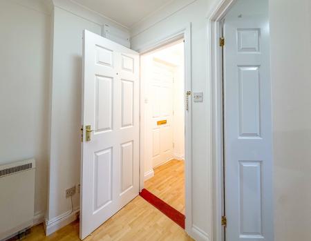 1 bedroom Flat for sale in Norbury Avenue, Watford, WD24