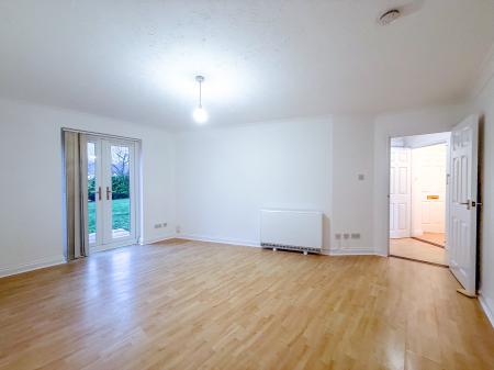 1 bedroom Flat for sale in Norbury Avenue, Watford, WD24