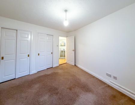 1 bedroom Flat for sale in Norbury Avenue, Watford, WD24