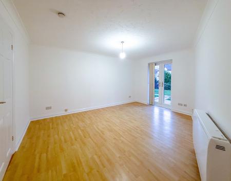 1 bedroom Flat for sale in Norbury Avenue, Watford, WD24