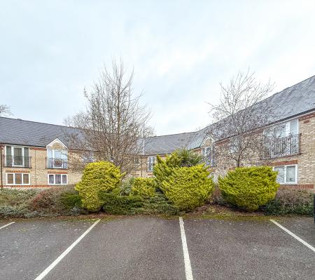 1 bedroom Flat for sale in Norbury Avenue, Watford, WD24