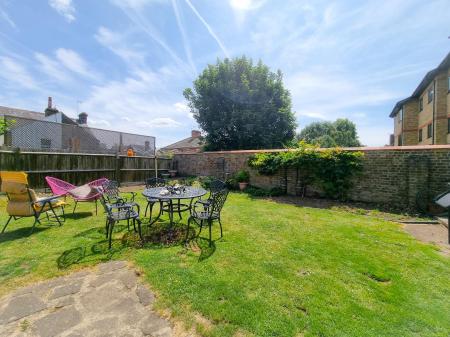 1 bedroom House share to let in Alexandra Road, Watford, WD17