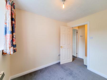 2 bedroom Flat to let in Harlech Road, Abbots Langley, WD5