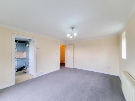 2 bedroom Flat to let in Harlech Road, Abbots Langley, WD5