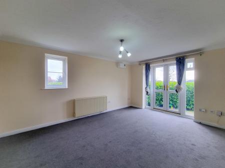 2 bedroom Flat to let in Harlech Road, Abbots Langley, WD5
