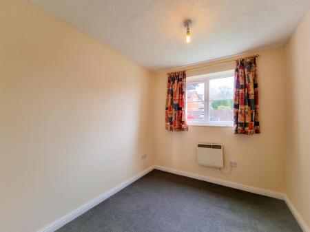 2 bedroom Flat to let in Harlech Road, Abbots Langley, WD5