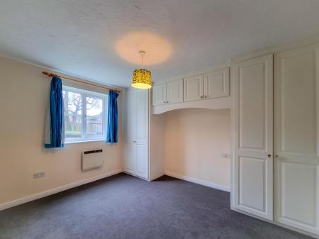 2 bedroom Flat to let in Harlech Road, Abbots Langley, WD5