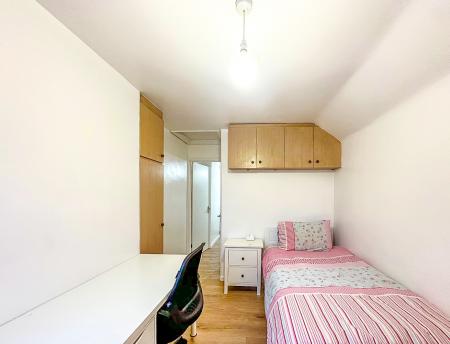 1 bedroom Flat to let in Rickmansworth Road, Watford, WD18