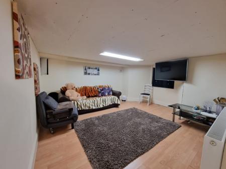 2 bedroom Flat to let in Canterbury Road, Watford, WD17