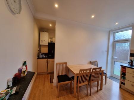 2 bedroom Flat to let in Canterbury Road, Watford, WD17