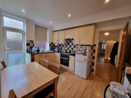 2 bedroom Flat to let in Canterbury Road, Watford, WD17
