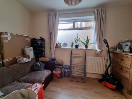 2 bedroom Flat to let in Canterbury Road, Watford, WD17