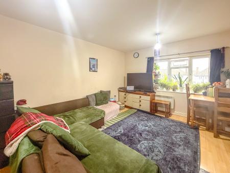 1 bedroom Flat to let in Gammons Lane, Watford, WD24