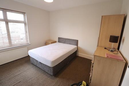 1 bedroom House share to let in Weedon Road, St James, Northampton, NN5