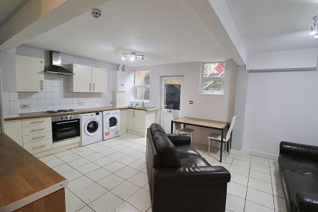 1 bedroom House share to let in Weedon Road, St James, Northampton, NN5