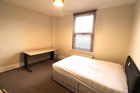 1 bedroom House share to let in Weedon Road, St James, Northampton, NN5