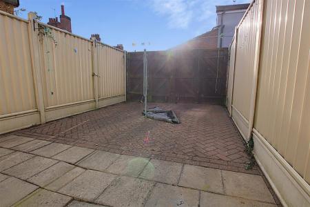 2 bedroom Terraced House to let in St James Park Road, St James, Northampton, NN5