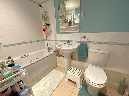 2 bedroom Flat for sale in Wilks Walk, Grange Park