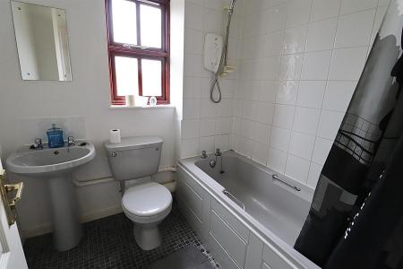 2 bedroom End of terrace house for sale in Greeves Close, Duston