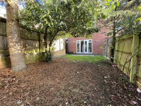3 bedroom End of terrace house for sale in Brooks Close, Wootton