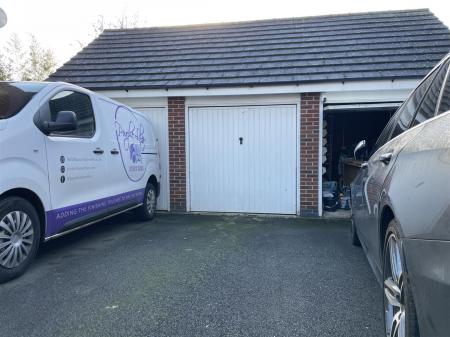 3 bedroom End of terrace house for sale in Brooks Close, Wootton