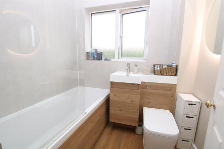 3 bedroom Detached house for sale in Hedgeway, East Hunsbury