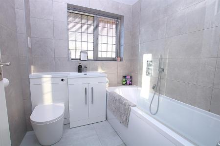 4 bedroom Detached house for sale in Fleetwind Drive, East Hunsbury