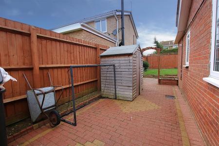 4 bedroom Detached house for sale in Fleetwind Drive, East Hunsbury