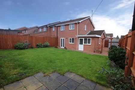 4 bedroom Detached house for sale in Fleetwind Drive, East Hunsbury