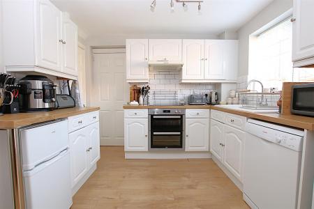 4 bedroom Detached house for sale in Fleetwind Drive, East Hunsbury