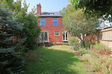 4 bedroom Semi-detached house for sale in Wellingborough Road, Northampton