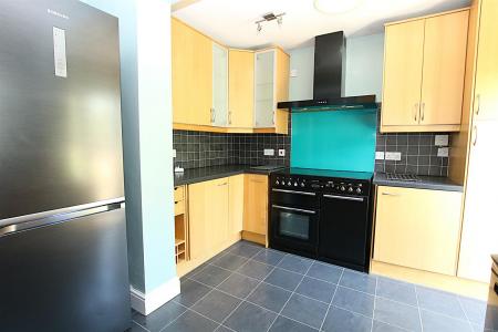 4 bedroom Semi-detached house for sale in Wellingborough Road, Northampton