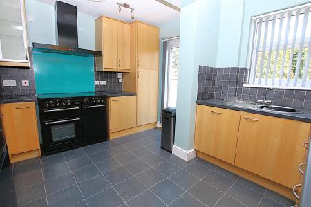 4 bedroom Semi-detached house for sale in Wellingborough Road, Northampton