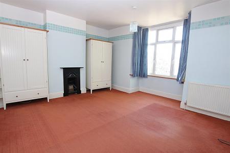 4 bedroom Semi-detached house for sale in Wellingborough Road, Northampton