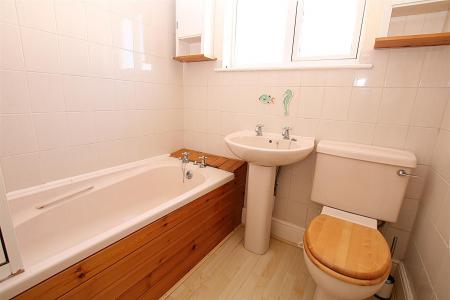 4 bedroom Semi-detached house for sale in Wellingborough Road, Northampton