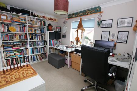 4 bedroom Detached house for sale in Sentry Close, Wootton