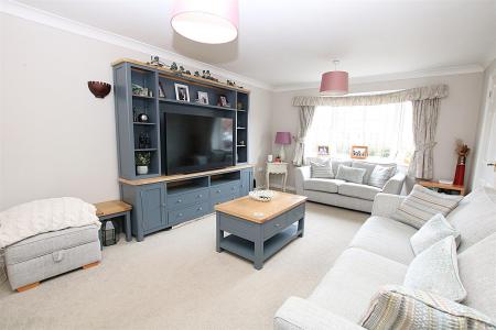 4 bedroom Detached house for sale in Sentry Close, Wootton