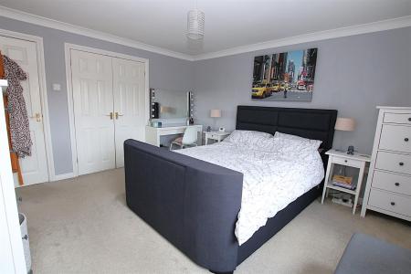 4 bedroom Detached house for sale in Sentry Close, Wootton