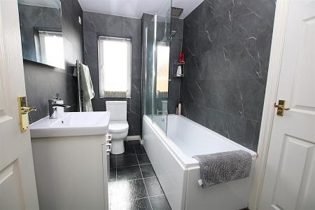 4 bedroom Detached house for sale in Sentry Close, Wootton