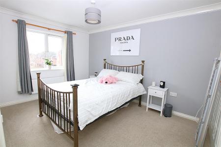 4 bedroom Detached house for sale in Sentry Close, Wootton