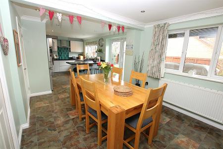 4 bedroom Detached house for sale in Sentry Close, Wootton