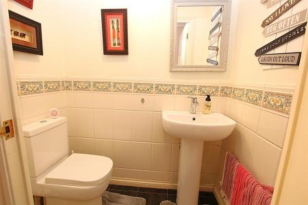 4 bedroom Detached house for sale in Sentry Close, Wootton