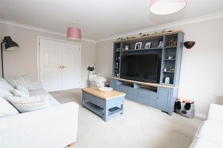 4 bedroom Detached house for sale in Sentry Close, Wootton