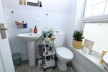 4 bedroom End of terrace house for sale in 4x TENANTED FLATS PLUS FREEHOLD