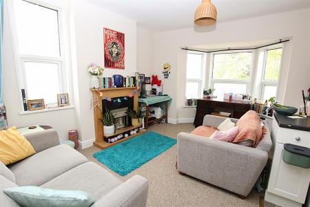 4 bedroom End of terrace house for sale in 4x TENANTED FLATS PLUS FREEHOLD