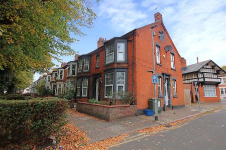 4 bedroom End of terrace house for sale in 4x TENANTED FLATS PLUS FREEHOLD