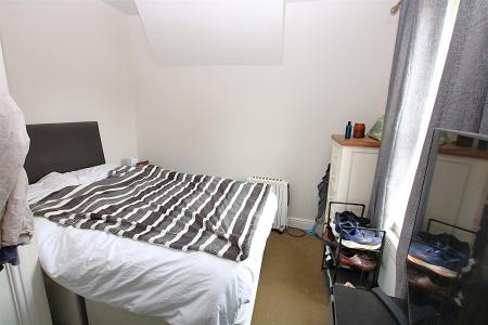 4 bedroom End of terrace house for sale in 4x TENANTED FLATS PLUS FREEHOLD